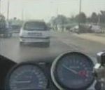 vidéo city madness slalom entre les voitures en pleine ville embouteillage pointe de vitesse moto