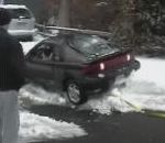 vidéo regis remorque une voiture dans la neige et arrache le garde-boue