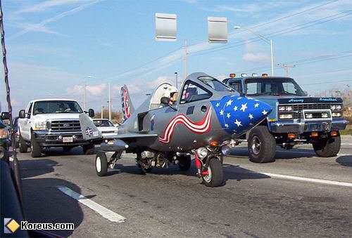 image avion sur route avec voitures