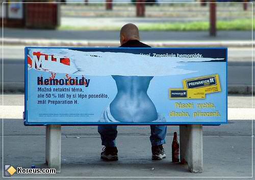 panneau pub sur un banc medicament contre hemoroidt