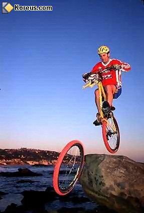 image velo saut dans le vide avec roue qu se barre