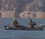 vidéo deux hommes pechent dans leur barque sur un lac quand un avion hydravion veut décoller steven spielberg film always