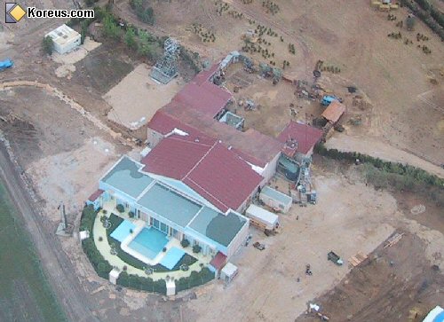 image photo la ferme célébrité de TFI vue aérienne du ciel piscine humour insolite 