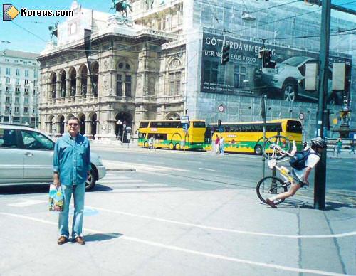 image vélo poteau humour insolite