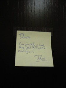 image can you pick some more post-its  we are running low vacherie blague au boulot bureau humour insolite