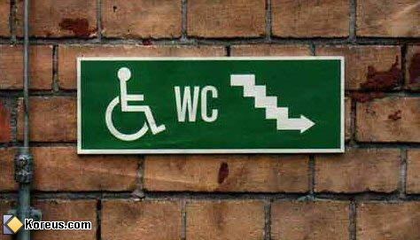 image rire wc toilette handicapé pancarte humour insolite