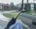vidéo voiture dans les dents tête