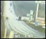 vidéo accident bus refus de priorité route glissante mouillée fuite voiture