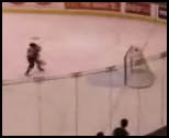 vidéo hockey milieu de terrain but drôle
