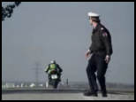 vidéo publicité pub kawasaki give me 5 policier moto radar vitesse